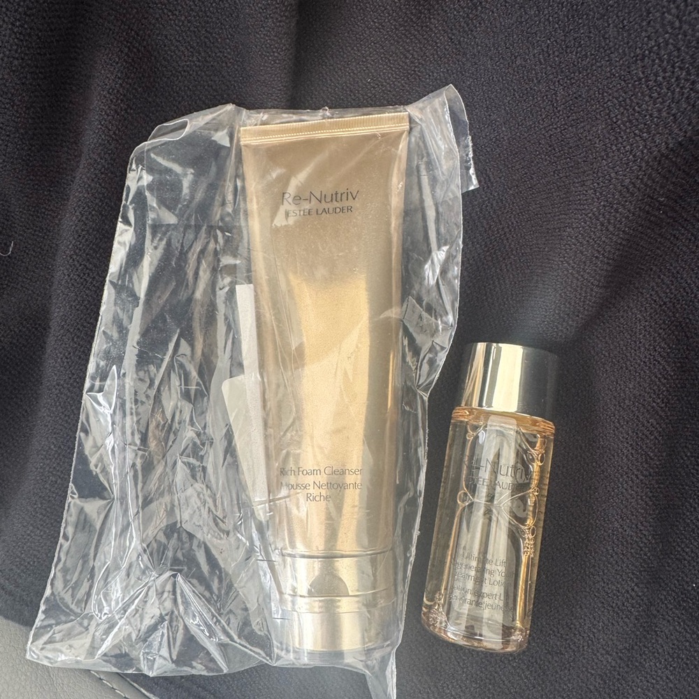 RE-NUTRIV RICH FOAM CLEANSER+RE-NUTRIV ULTIMATE LIFTREGENERATINGTREATMENT LOTION